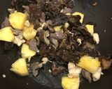Foto langkah ke 1 dari resep Jamur kuping cah nanas.