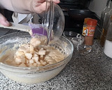 Foto del paso 10 de la receta: Cupcakes de pera relleno de bombón