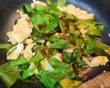 รูปขั้นตอนการทำที่ 8 ของ ใบเหลียงผัดไข่