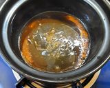 Hình bước làm 3 của món Gà kho sả ớt