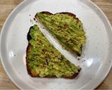 Almás szendvicskenyér avokádóval, umamival ízesítve recept fázis 3 fotója