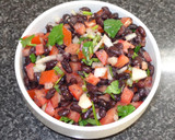 Foto del paso 2 de la receta: Taco bar con rellenos variados: porotos negros, camarones, albacora