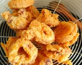 Foto langkah ke 3 dari resep Cumi goreng tepung cabe garam chinese food.