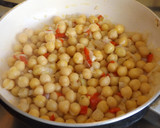 Foto del paso 2 de la receta: Plato de arroz, garbanzos y huevo a la plancha