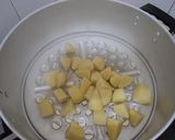 Foto langkah ke 1 dari resep Potato Pillows.