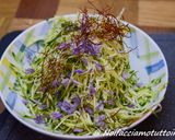 Foto del passaggio 3 della ricetta Seppioline in umido con insalata di zucchine