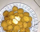 Foto langkah ke 5 dari resep Bola bola tahu isi keju hot bon cabe level 15.