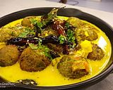 A picture of step 3 of Mattar kofte stuffed with apricot in coconut gravy.