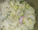 Foto del paso 1 de la receta: Salteado de cebolla y zapallitos