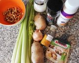 Kurkumás szárzellerkrémleves pirított dióval recept fázis 1 fotója