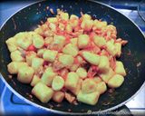 Foto del passaggio 8 della ricetta Gnocchi di Patate con Ragù di Coniglio Gluten Free