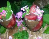 Une image de l'étape 2 de La créme au chocolat à la fraise.