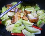 รูปขั้นตอนการทำที่ 6 ของ แขนงผัดหมูกรอบ