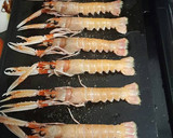 Foto del paso 5 de la receta: Gambas al ajillo picantonas y cigalas y langostinos a la plancha
