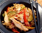Sült rizs zöldségekkel, mézen pirított csirkemellel recept fázis 2 fotója