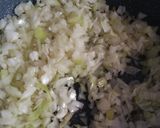 Foto del paso 3 de la receta: 🥟Empanada de bacalao 🐟, pasas y piñones con masa de cerveza 🍺