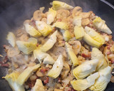 Foto del paso 2 de la receta: Revuelto de champiñones y alcachofas