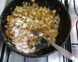 Foto del paso 1 de la receta: Empanadas de cebolla y queso