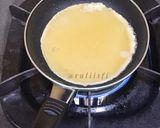 Foto langkah ke 2 dari resep 9. Telur Dadar Crispy.