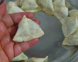 मटर के समोसे (स्ट्रीट स्टाइल) (Matar ke samose recipe in hindi) रेसिपी चरण 2 फोटो