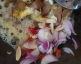 Foto langkah ke 4 dari resep Tumis Bihun, sayuran dan Jamur Kuping.