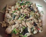รูปขั้นตอนการทำที่ 5 ของ ไก่ผัดขิง