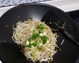 Foto langkah ke 5 dari resep Tumis touge / toge simple pedas.