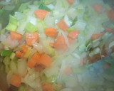 Foto del paso 1 de la receta: Sopa de puerro y cebolla con huevo poché