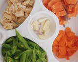 Foto langkah ke 1 dari resep Tumis mentega salmon MpASi 6m+.