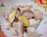 Hình bước làm 1 của món Thịt trứng kho bia
