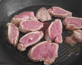 Foto del paso 7 de la receta: Solomillo con salsa de carne y champiñones y arroz