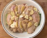 Foto langkah ke 3 dari resep Ayam Kukus Jahe.