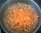 A picture of step 1 of Ají de Fideo.
