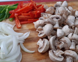 Foto del paso 1 de la receta: Tomatada de champiñones y pimientos