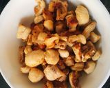 Hình bước làm 2 của món Kho quẹt chấm rau củ