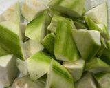 A picture of step 1 of Stir-Fried Loofah (清炒丝瓜).