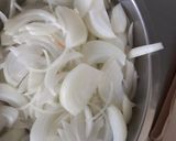 Foto del paso 1 de la receta: Doradas con cebolla y limón al horno