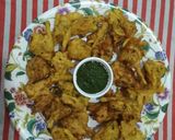 A picture of step 4 of Potato and Onion Pakoda.