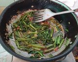 Foto langkah ke 3 dari resep Cah Kangkung Ala Restoran.