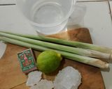 Foto langkah ke 1 dari resep Es Teh Sereh Jeruk Nipis.