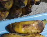 Foto langkah ke 4 dari resep Banana Corndog.