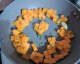 Foto del passaggio 3 della ricetta Risotto con funghi e zucca