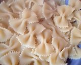 Foto langkah ke 1 dari resep Farfalle brulle.