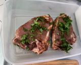 Une image de l'étape 6 de Côtes de veau marinées grillées sauce BBQ et coriandre.