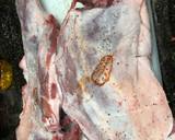 Foto del paso 1 de la receta: Paletilla de cordero al horno con cabeza de ajos y patata al horno