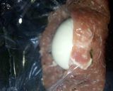 Hình bước làm 4 của món Scotch Eggs (Trứng lòng đào bọc thịt chiên xù)