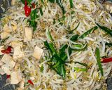 Foto langkah ke 5 dari resep Cah Tauge Tahu Cina Putih Daun Kucai.