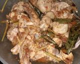 Foto langkah ke 4 dari resep Pepes ayam kemangi pedas.