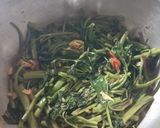 Foto langkah ke 4 dari resep 66. Tumis kangkung terasi.