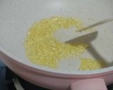 Foto langkah ke 2 dari resep Crab Stick & Shimeji Baked Rice.